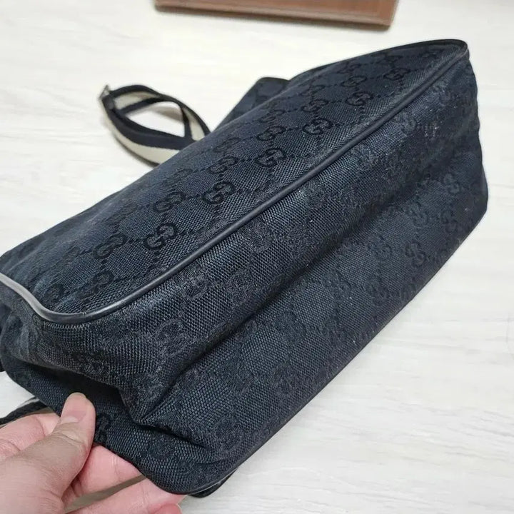 [BUNJANG] Gucci GG Canvas Crossbody Messenger Bag / 정품) 구찌 블랙 GG 캔버스 크로스백 메신저백