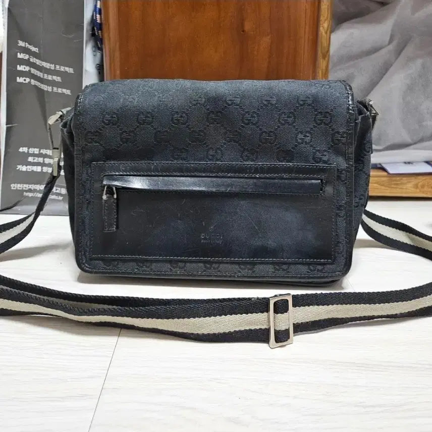 [BUNJANG] Gucci GG Canvas Crossbody Messenger Bag / 정품) 구찌 블랙 GG 캔버스 크로스백 메신저백