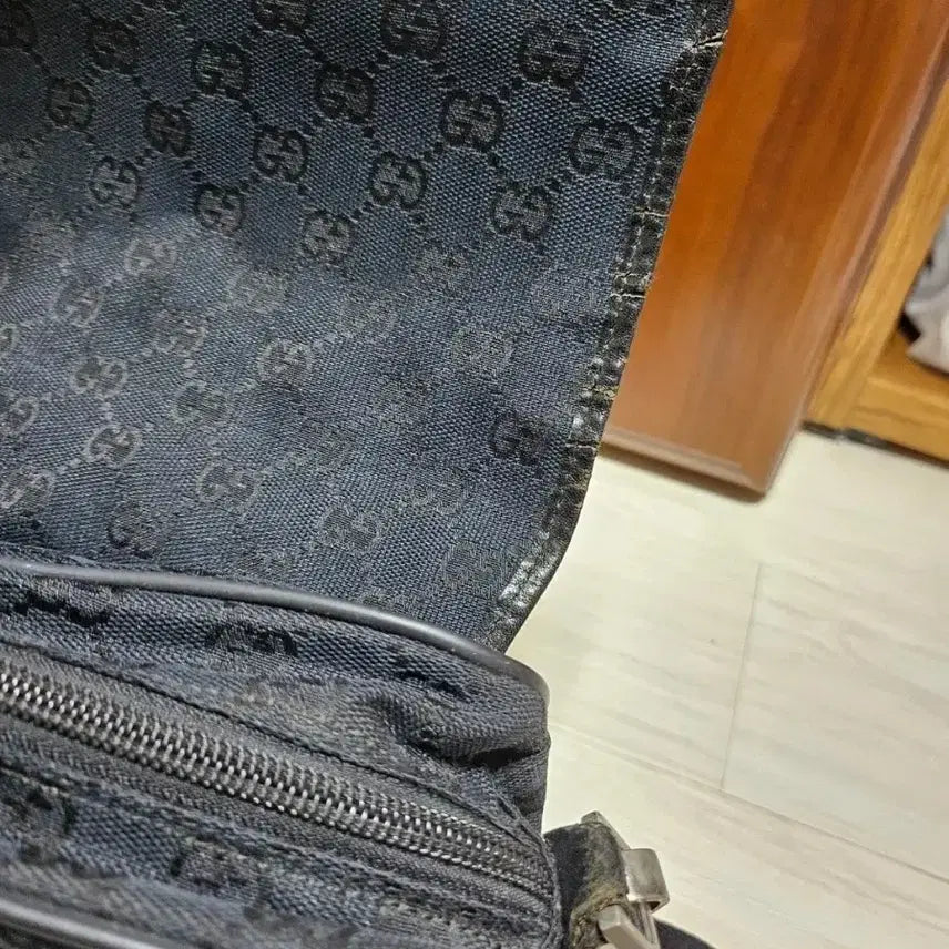 [BUNJANG] Gucci GG Canvas Crossbody Messenger Bag / 정품) 구찌 블랙 GG 캔버스 크로스백 메신저백