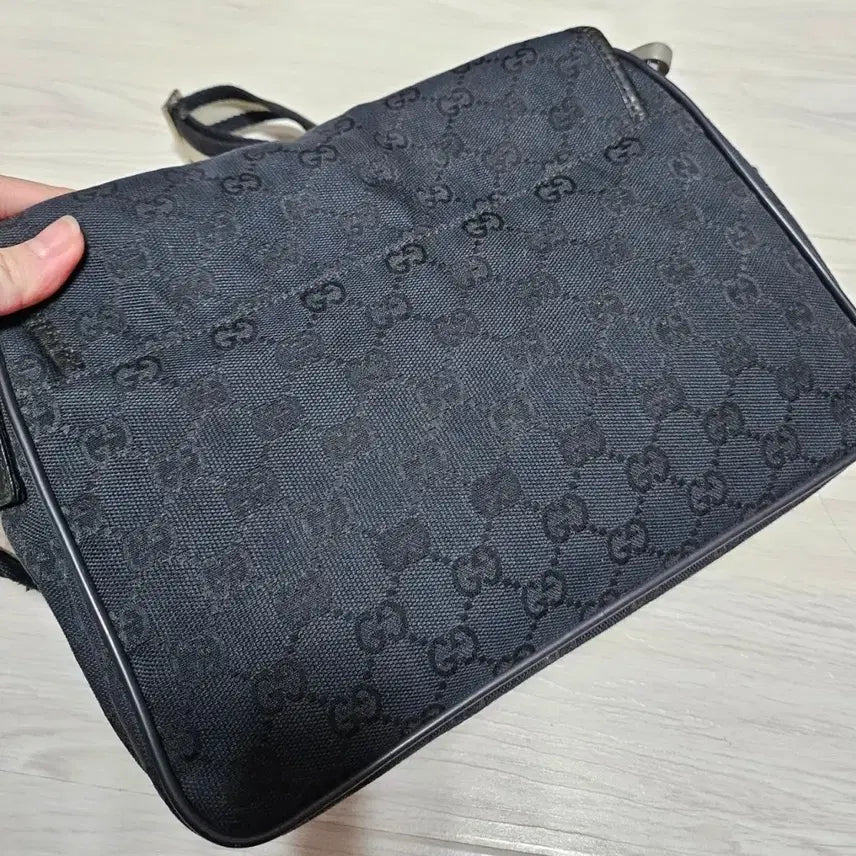 [BUNJANG] Gucci GG Canvas Crossbody Messenger Bag / 정품) 구찌 블랙 GG 캔버스 크로스백 메신저백