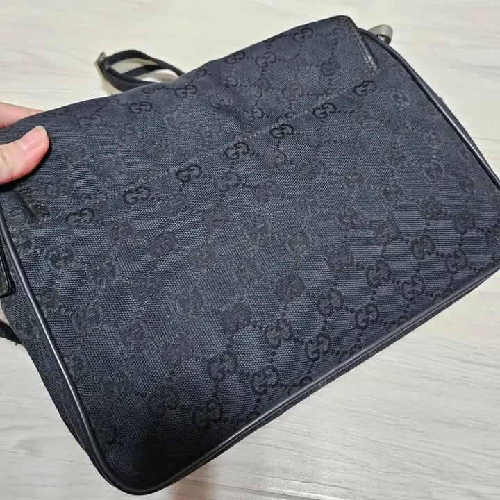 [BUNJANG] Gucci GG Canvas Crossbody Messenger Bag / 정품) 구찌 블랙 GG 캔버스 크로스백 메신저백