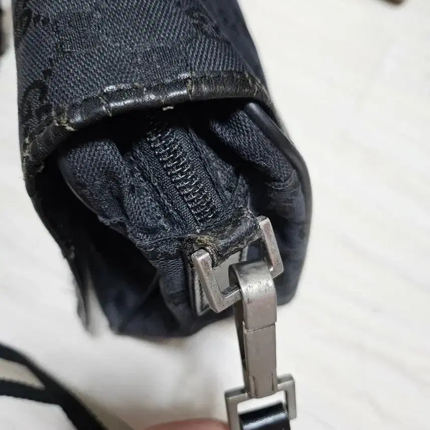 [BUNJANG] Gucci GG Canvas Crossbody Messenger Bag / 정품) 구찌 블랙 GG 캔버스 크로스백 메신저백