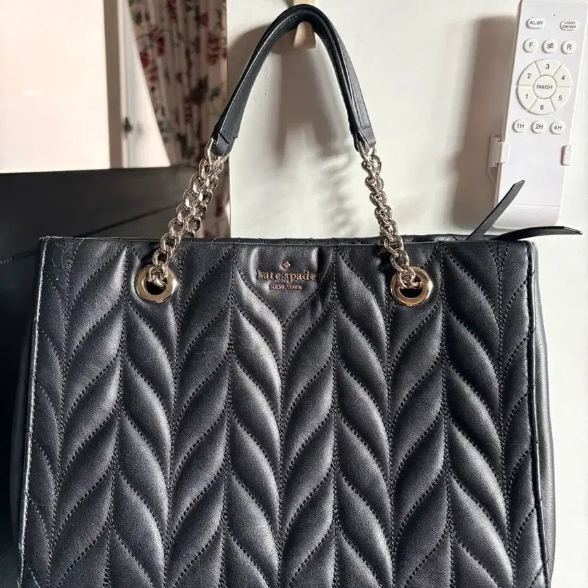 [BUNJANG] Kate Spade New York Quilted Chain Tote Bag / 케이트 스페이드  뉴욕  퀼팅 체인 토트
