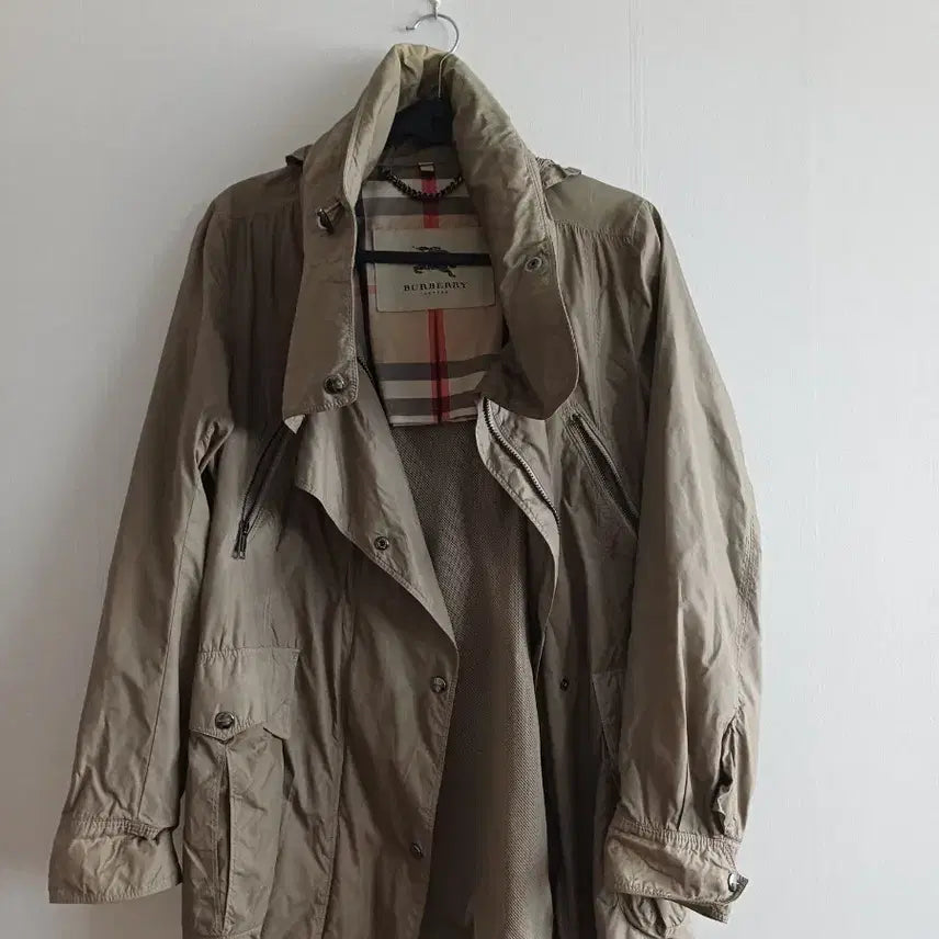 [SOLD OUT] 버버리 여성 후드 야상 자켓