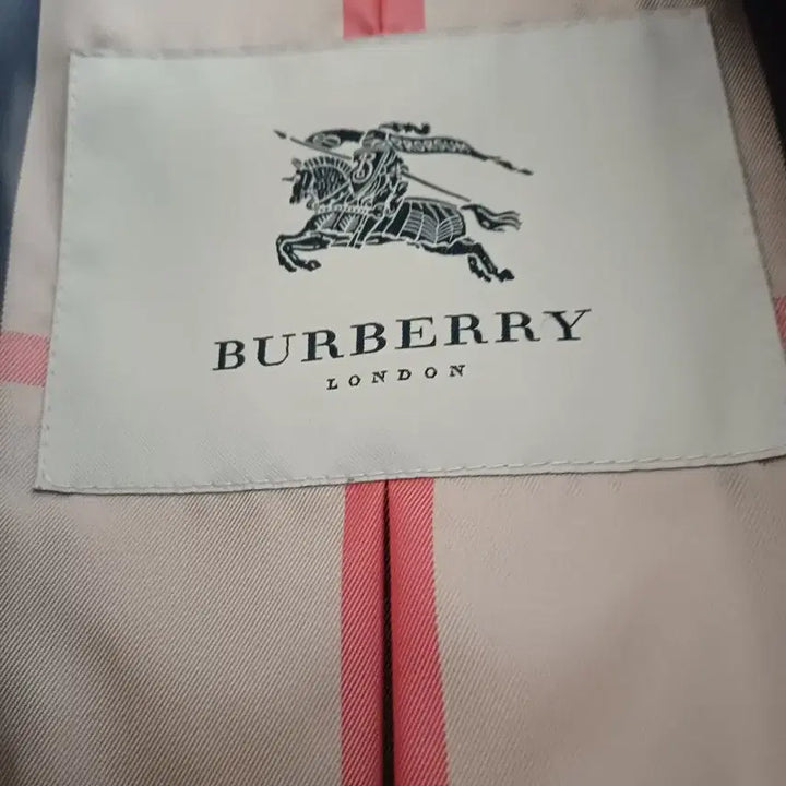 [SOLD OUT] 버버리 여성 후드 야상 자켓