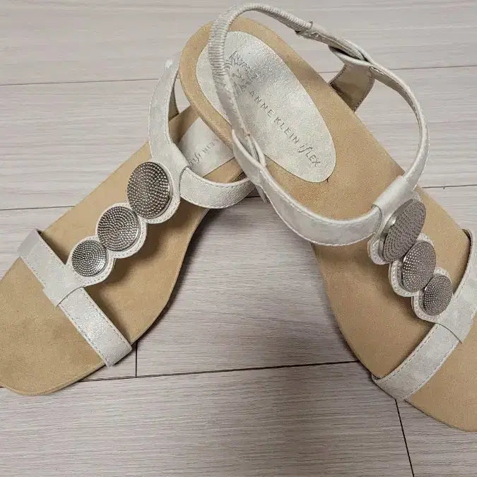 [SOLD OUT] Anne Klein 아이보리 웨지힐 샌들 새상품 235~240mm