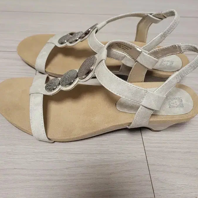 [SOLD OUT] Anne Klein 아이보리 웨지힐 샌들 새상품 235~240mm
