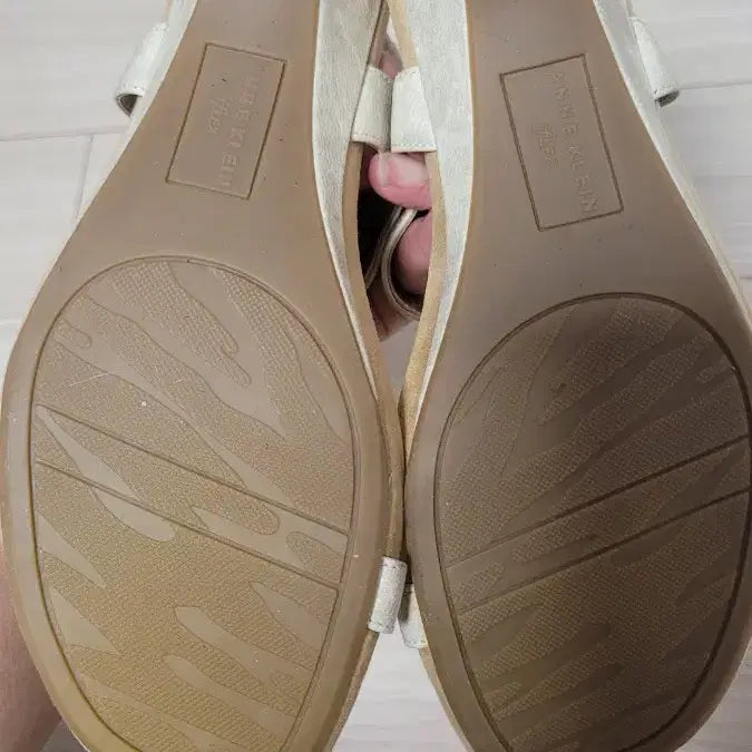[SOLD OUT] Anne Klein 아이보리 웨지힐 샌들 새상품 235~240mm