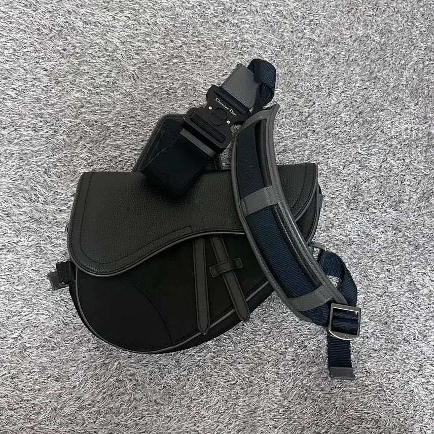 [SOLD OUT] 디올 x 사카이 새들백 블랙 Dior x Sacai Saddle Bag