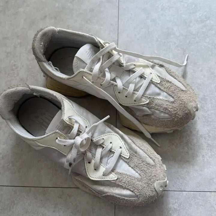 [BUNJANG] New Balance 327 Sneakers / (240)뉴발란스 327 운동화