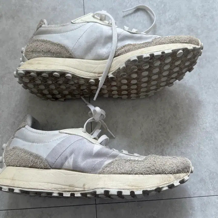 [BUNJANG] New Balance 327 Sneakers / (240)뉴발란스 327 운동화