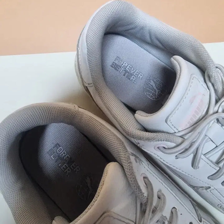 [BUNJANG] Puma White and Pink Sneakers / 푸마 흰핑 235 운동화 끈조절