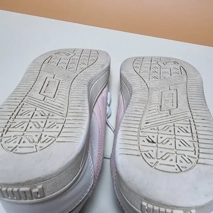 [BUNJANG] Puma White and Pink Sneakers / 푸마 흰핑 235 운동화 끈조절