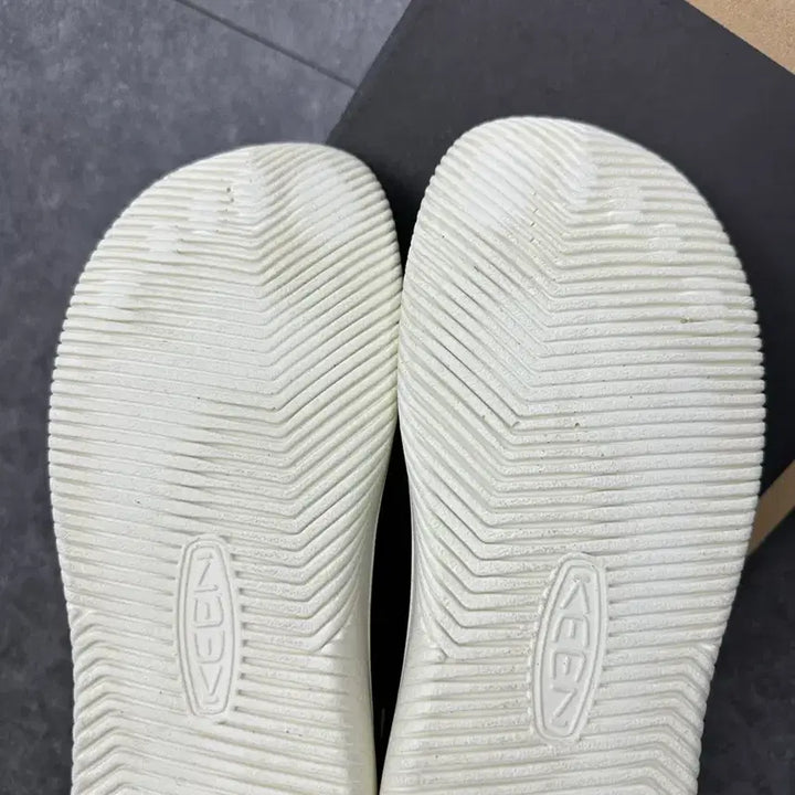 [BUNJANG] KEEN Black Sneakers 265mm / 킨 KEEN 블랙 스니커즈 운동화 265mm