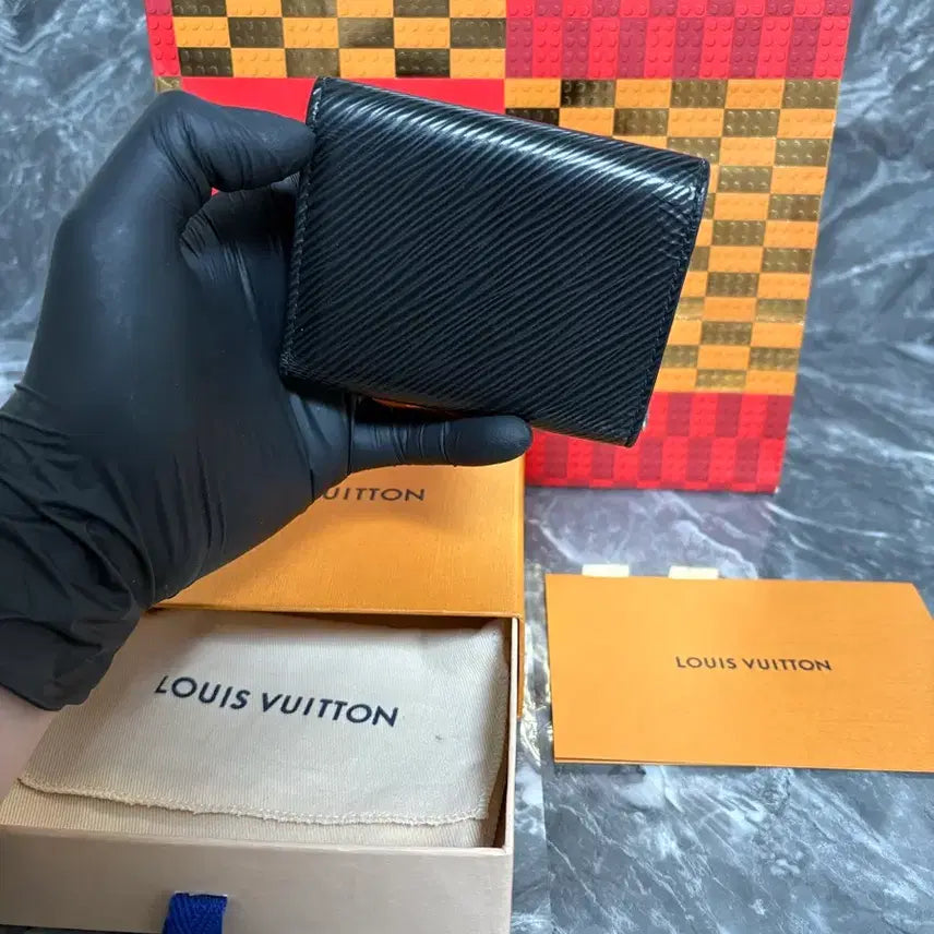 [BUNJANG] Louis Vuitton Twist Compact Wallet / [새상품급] 루이비통 트위스트 컴팩트 윌렛 반지갑