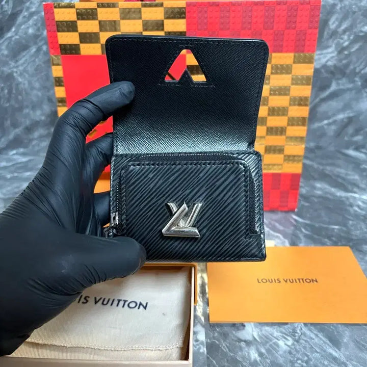 [BUNJANG] Louis Vuitton Twist Compact Wallet / [새상품급] 루이비통 트위스트 컴팩트 윌렛 반지갑