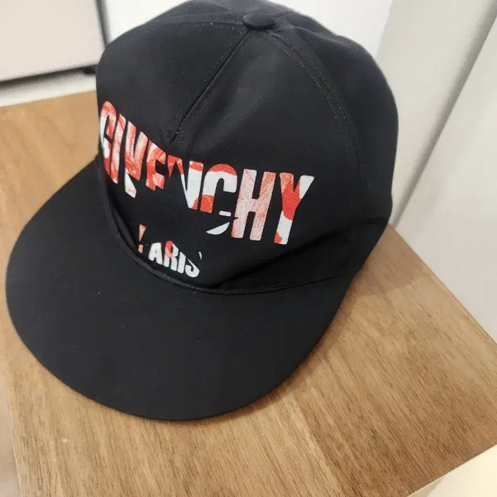 [BUNJANG] Givenchy Snapback Cap / 지방시 스냅백