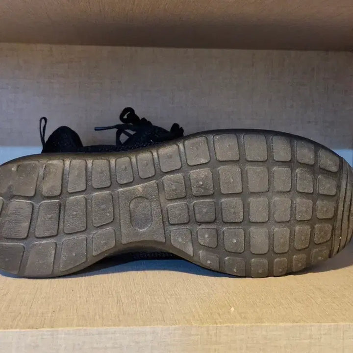 [BUNJANG] Lightweight Black Sneakers / 초경량 검정색 운동화