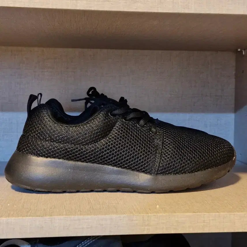 [BUNJANG] Lightweight Black Sneakers / 초경량 검정색 운동화