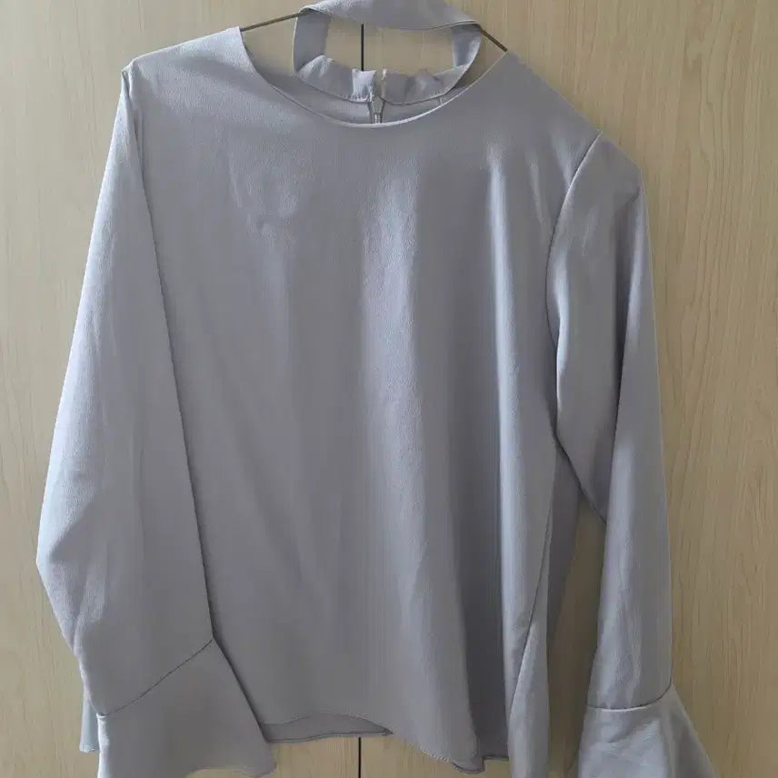 [BUNJANG] Light Gray Ruffle Neck Flare Sleeve Blouse / 옅은 회색 러플넥 플레어 소매 블라우스
