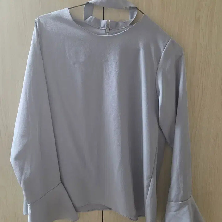 [BUNJANG] Light Gray Ruffle Neck Flare Sleeve Blouse / 옅은 회색 러플넥 플레어 소매 블라우스