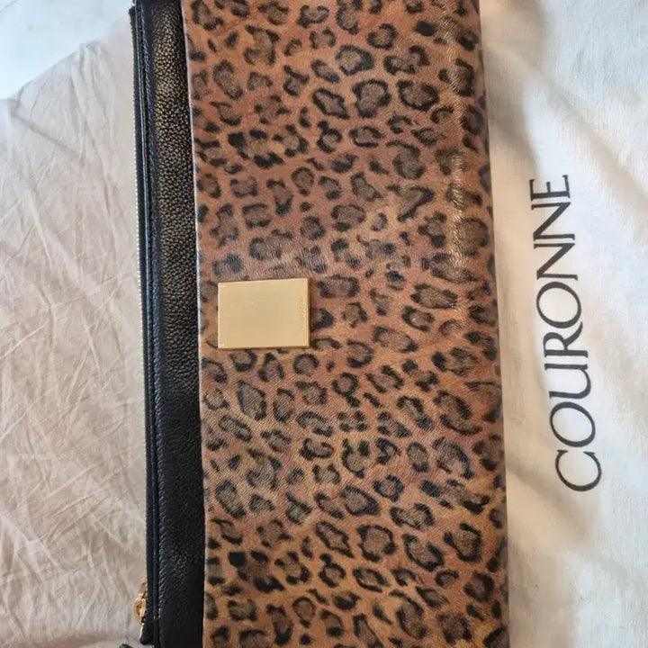 [BUNJANG] Couronne Leopard Clutch Bag / 쿠론 레오파드 클러치백