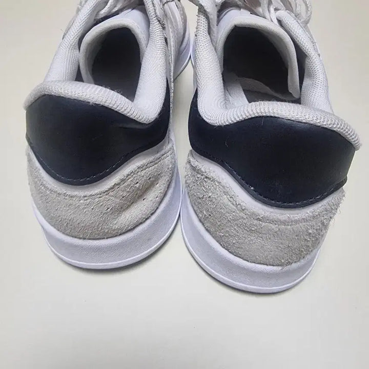 [BUNJANG] Adidas White Sneakers / 아디다스 270 흰색 스니커즈 운동화