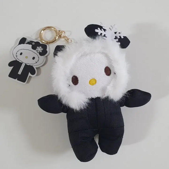 [BUNJANG] Keyring Black Padded Jumpsuit / 키티 패딩 점프수트 키링 (블랙)