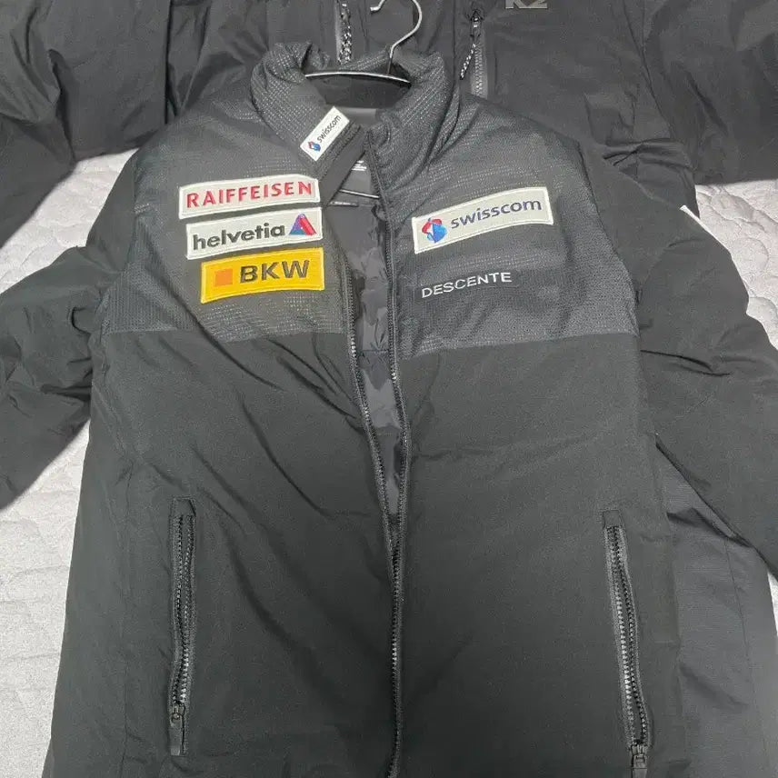[BUNJANG] Descente Swiss Ski Team Sponsor Padded Jacket / 데상트 스폰서 패딩 블랙