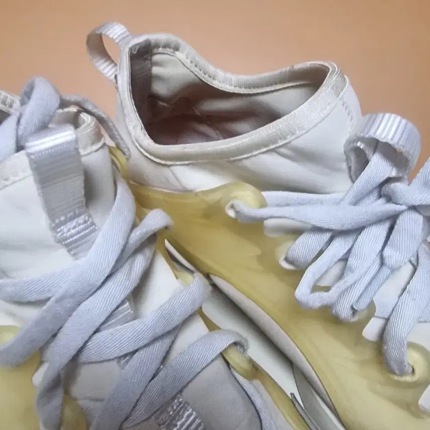 [BUNJANG] White 240 Mesh Sneakers / 화이트 240 메쉬 스니커즈