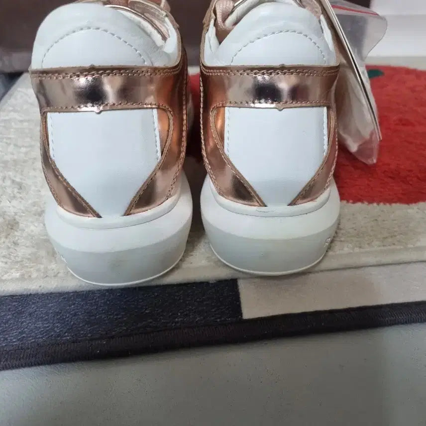 [BUNJANG] LE SSERAFIM Heightening Sneakers / 렉켄키높이운동화 택새상품