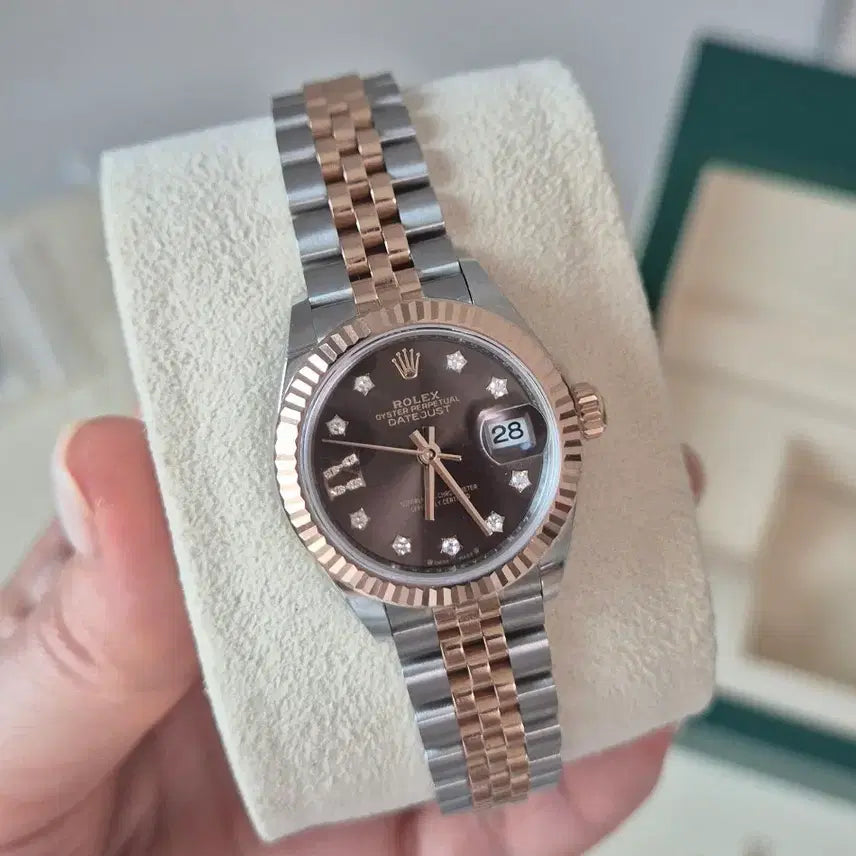 [SOLD OUT] 귀한 로렉스 국내정품 초코 별다이아 28미리 22년풀셋 A급 시계 로즈골