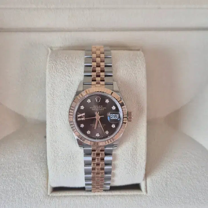 [SOLD OUT] 귀한 로렉스 국내정품 초코 별다이아 28미리 22년풀셋 A급 시계 로즈골