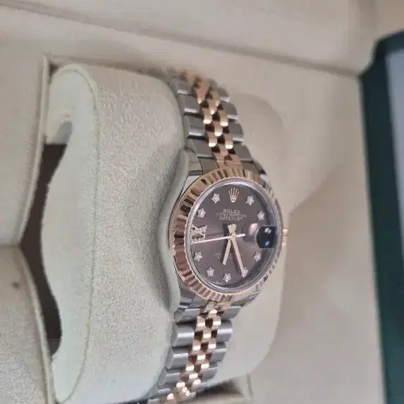 [SOLD OUT] 귀한 로렉스 국내정품 초코 별다이아 28미리 22년풀셋 A급 시계 로즈골