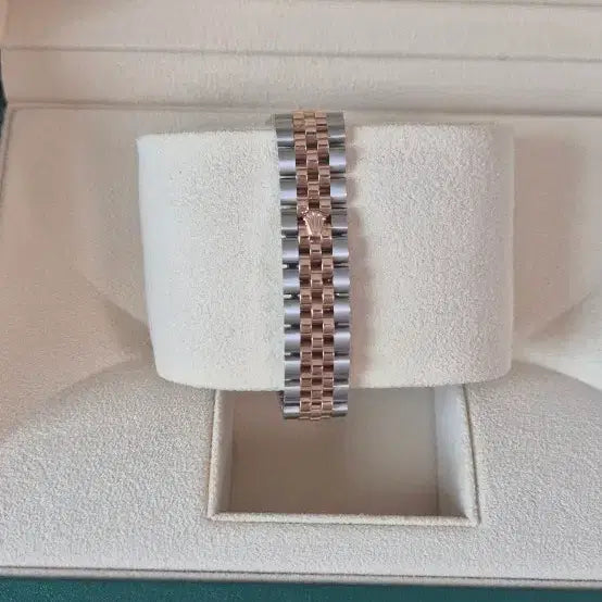 [SOLD OUT] 귀한 로렉스 국내정품 초코 별다이아 28미리 22년풀셋 A급 시계 로즈골