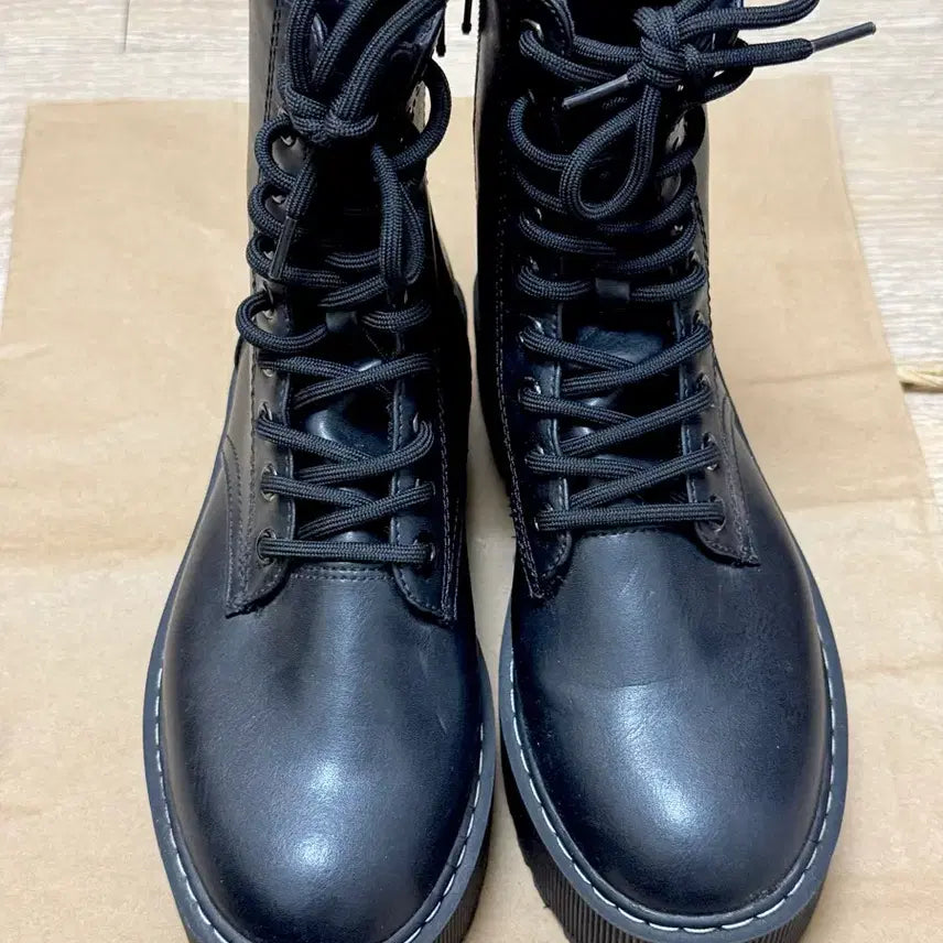 [BUNJANG] H&M Divided Black Walker Boots / H&M Divided 블랙 워커 부츠 235