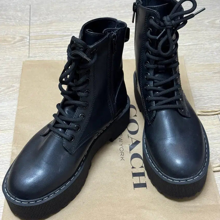 [BUNJANG] H&M Divided Black Walker Boots / H&M Divided 블랙 워커 부츠 235