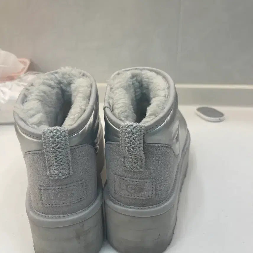 [BUNJANG] Ugg Ultra Platform High Shine Silver Boots / Ugg 어그 울트라 플랫폼 하이 샤인 실버 w8