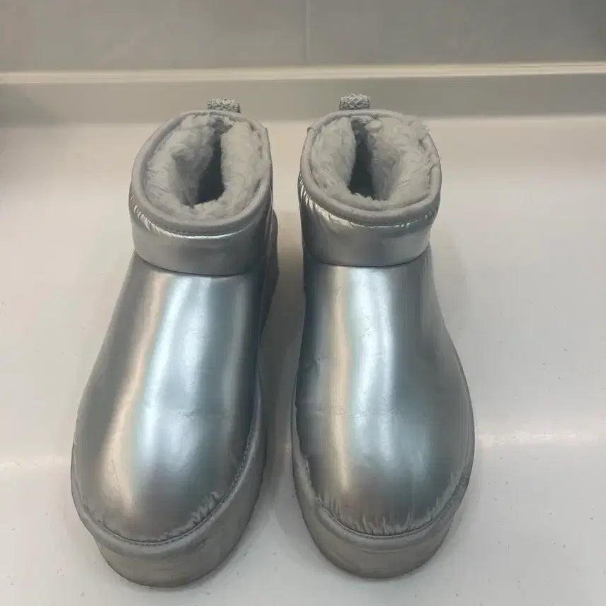[BUNJANG] Ugg Ultra Platform High Shine Silver Boots / Ugg 어그 울트라 플랫폼 하이 샤인 실버 w8