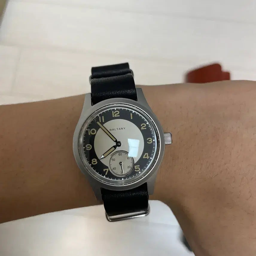 [SOLD OUT] 발타니 더티더즌 턱시도다이얼 쿼츠 36mm 풀박스