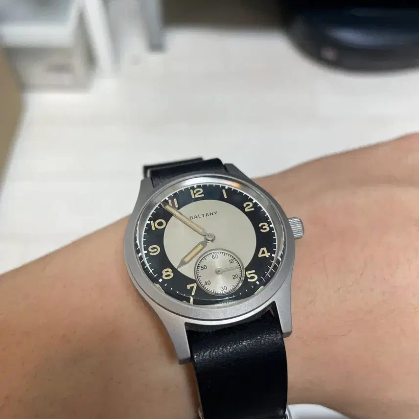 [SOLD OUT] 발타니 더티더즌 턱시도다이얼 쿼츠 36mm 풀박스