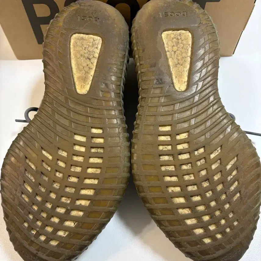 [BUNJANG] Adidas Yeezy Boost 350 V2 Beluga 2.0 (Size 280) / 이지부스트 350 벨루가2.0 280