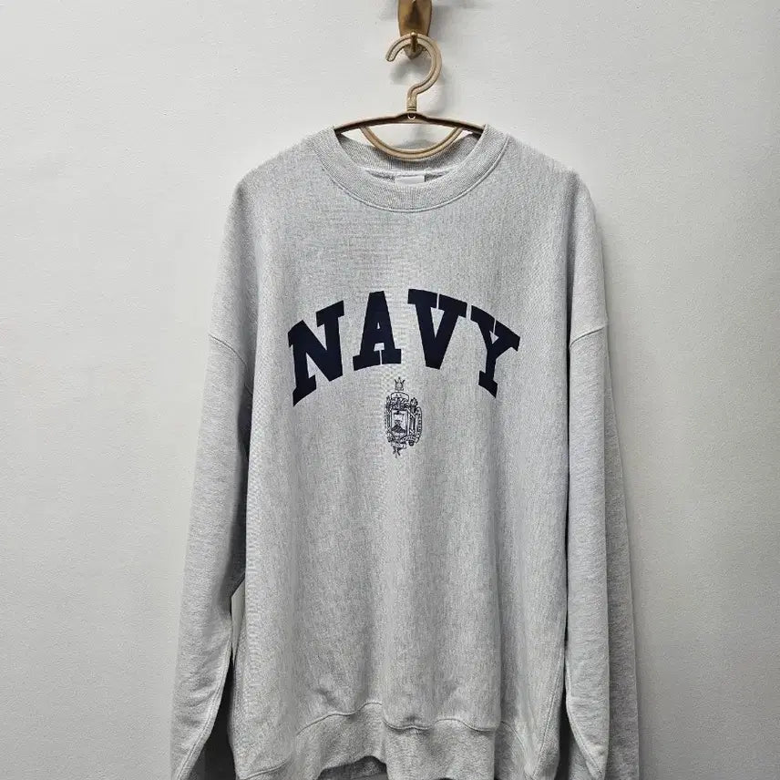 [SOLD OUT] 아웃스탠딩 스웻 navy 맨투맨
