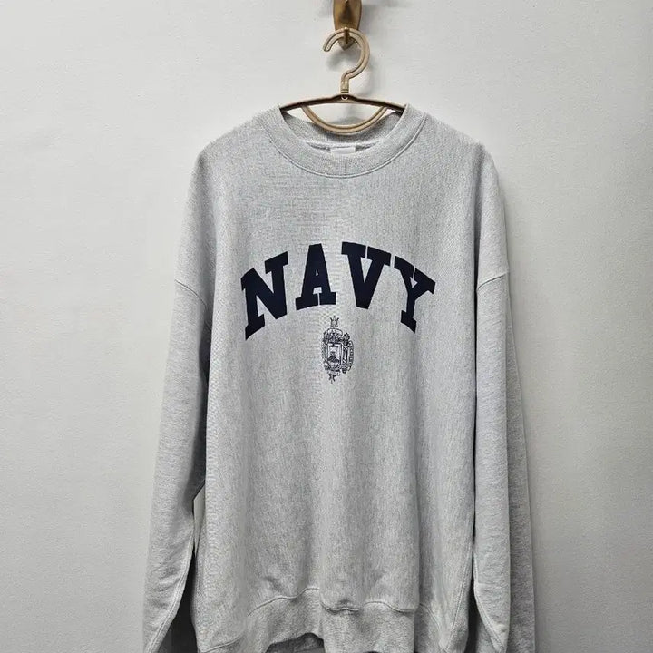 [SOLD OUT] 아웃스탠딩 스웻 navy 맨투맨