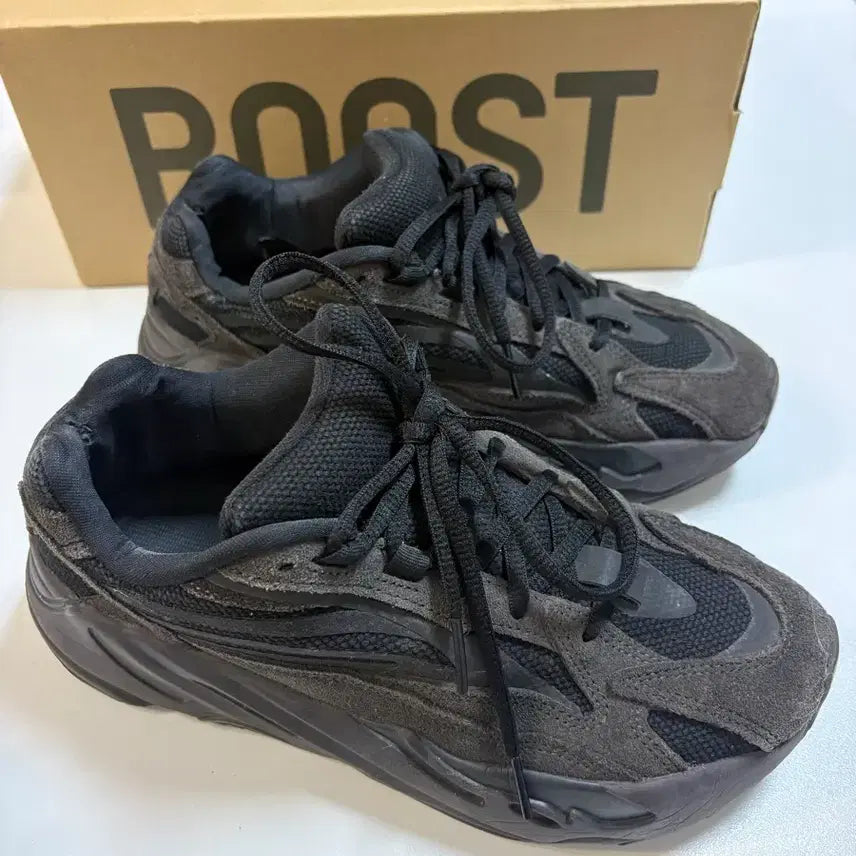 [BUNJANG] Adidas Yeezy Boost 700 Vanta Shoes / 이지부스트 700 반타 245