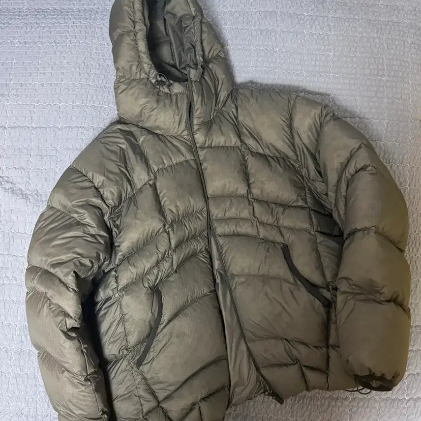 [BUNJANG] Intempo Mood Yeti Puffer Duck Down Charcoal L / 인템포무드 예티 푸퍼 덕다운 차콜 L