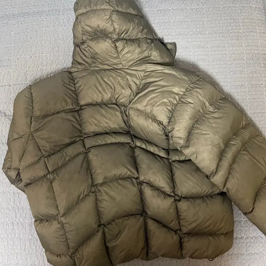 [BUNJANG] Intempo Mood Yeti Puffer Duck Down Charcoal L / 인템포무드 예티 푸퍼 덕다운 차콜 L