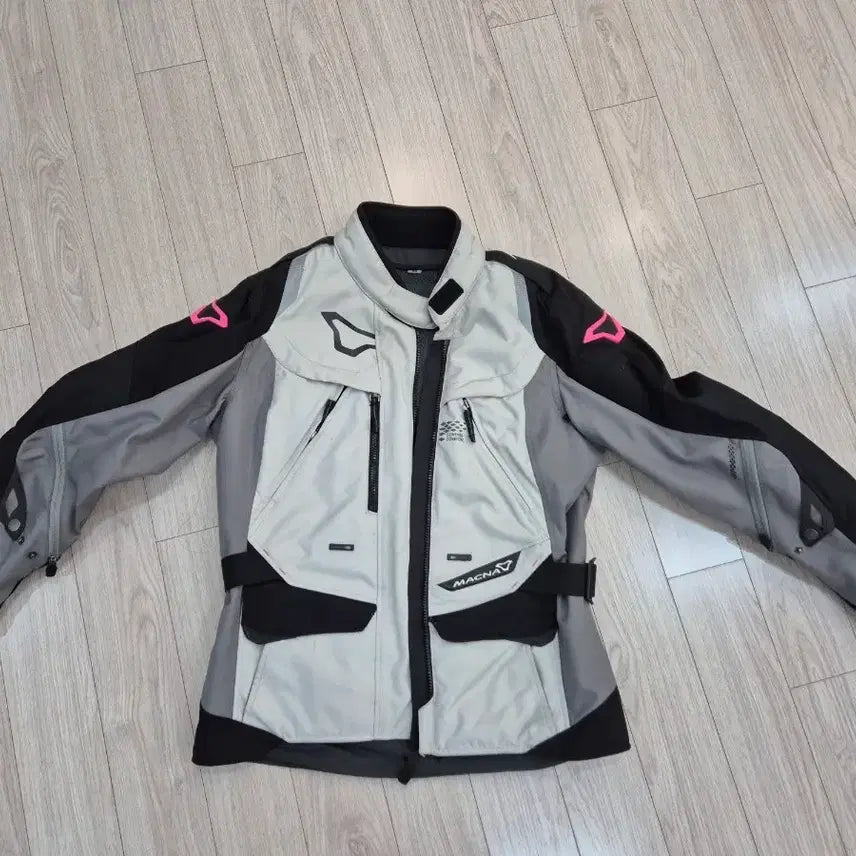 [BUNJANG] Markna Women's 3-Season Detachable Jacket / 마크나 3계절 내피분리 여성자켓 판매