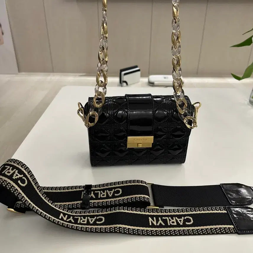 [SOLD OUT] 칼린 미닛 퀼팅 크로스백 블랙 팝니다.