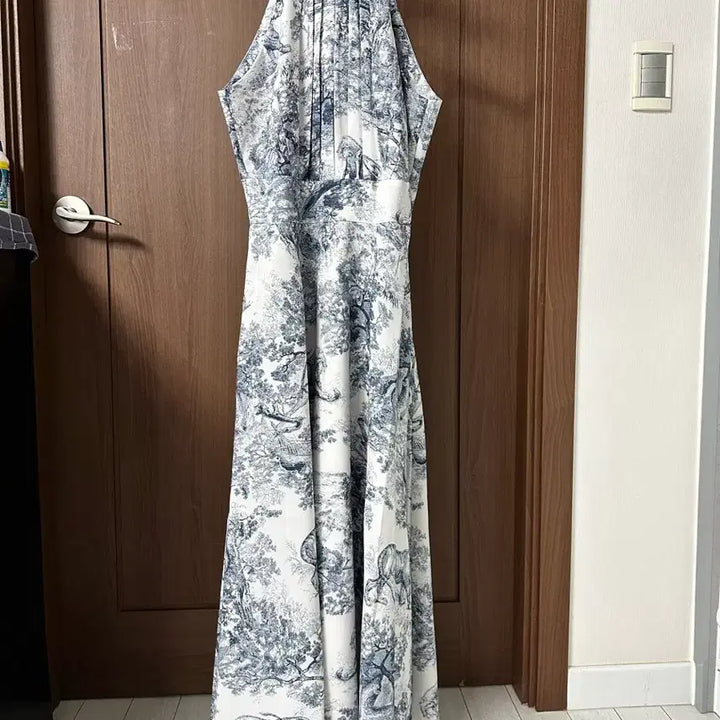 [BUNJANG] TOALE ZOE Halter Neck Maxi Dress / 토왈드 주이 홀터넥 맥시원피스